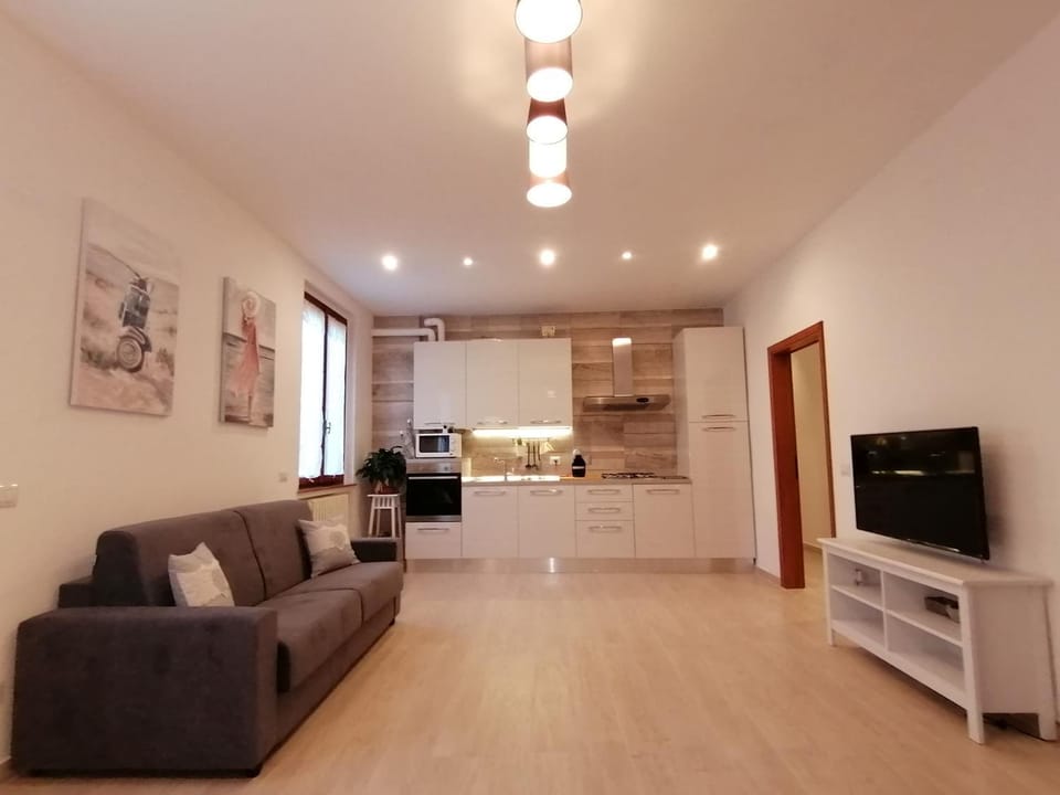 TV and multimedia, Living room, Dining area