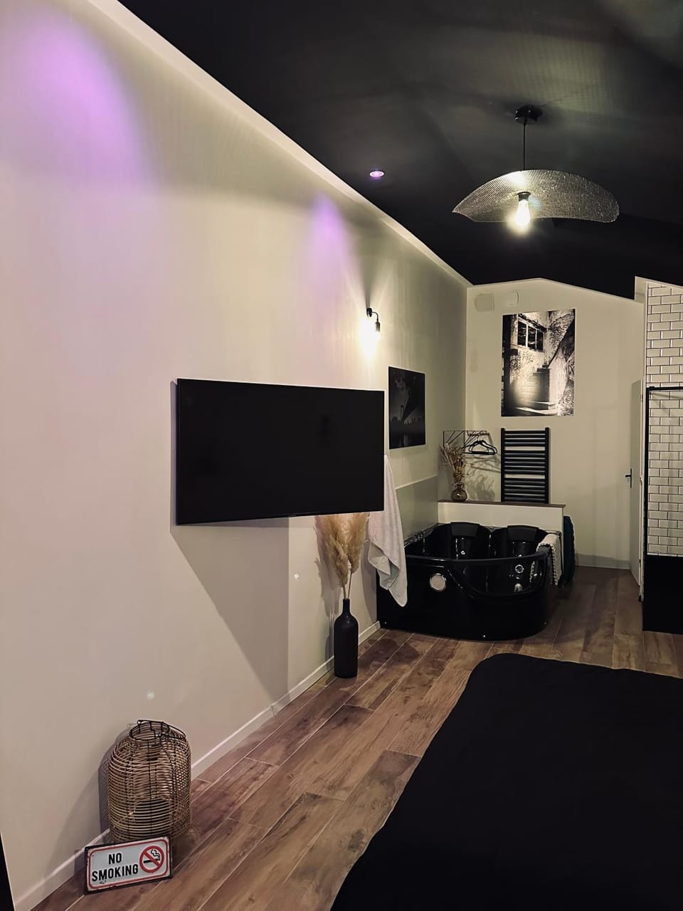 Bed, TV and multimedia
