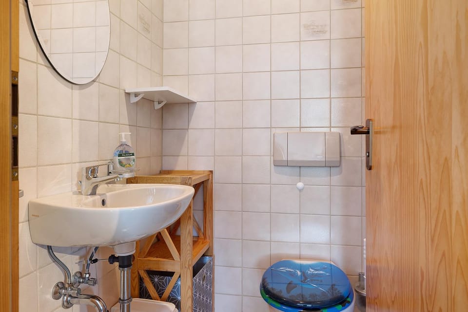 Bathroom, Living room