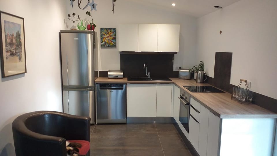 Kitchen or kitchenette, Communal kitchen