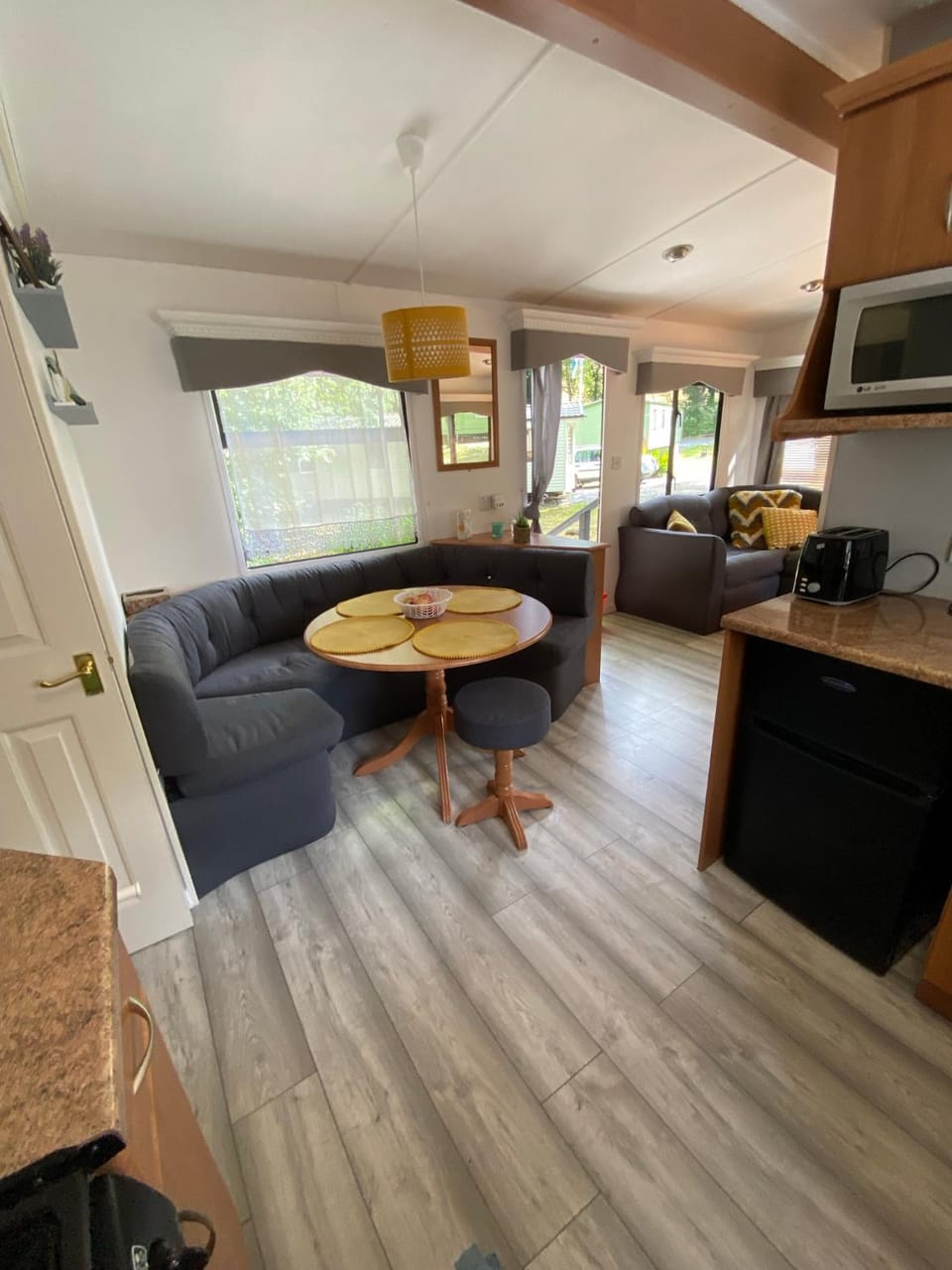 Unique Caravan with Outdoor Space Apartment in Scotland
