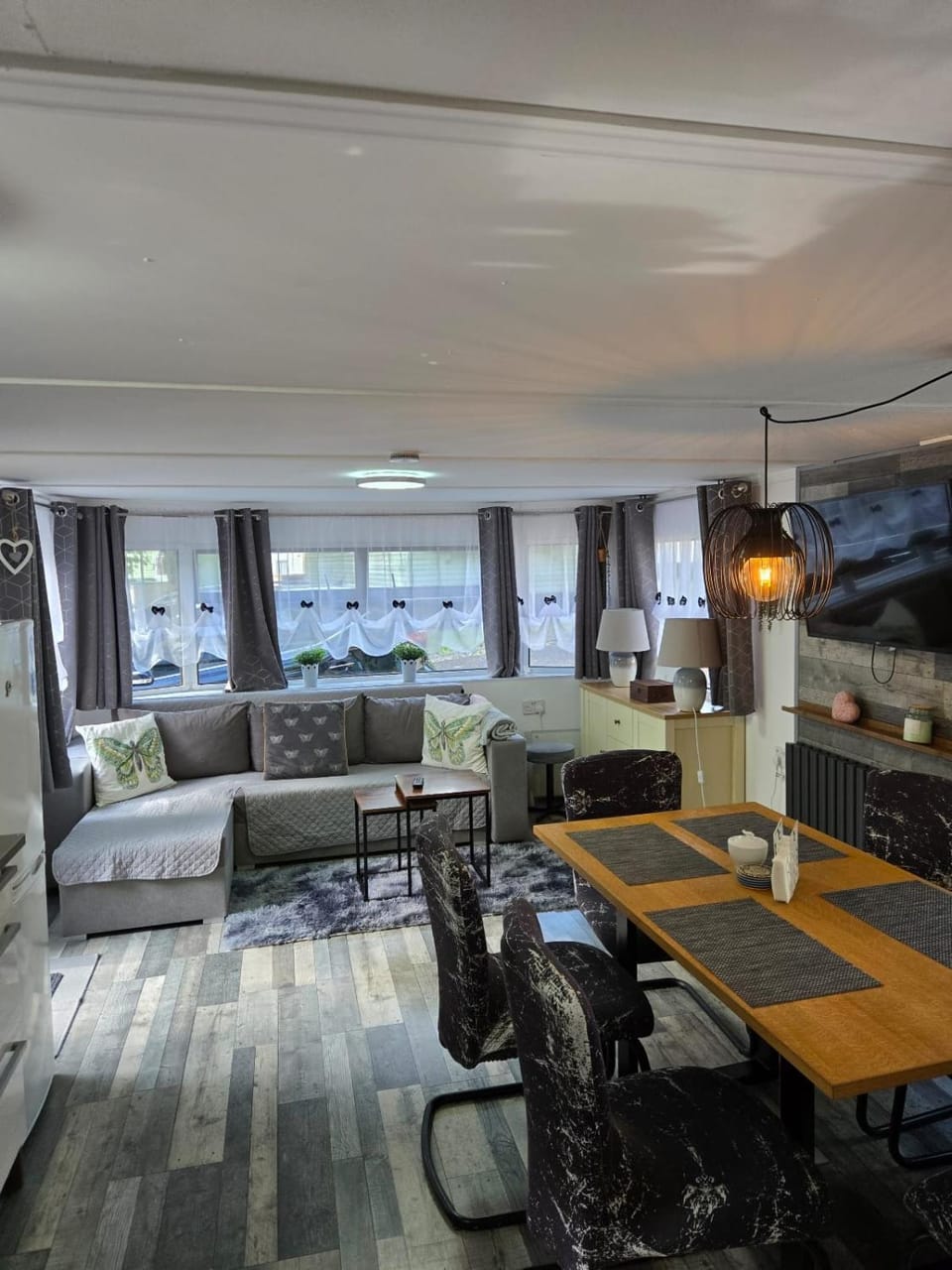 Unique Caravan with Outdoor Space Apartment in Scotland