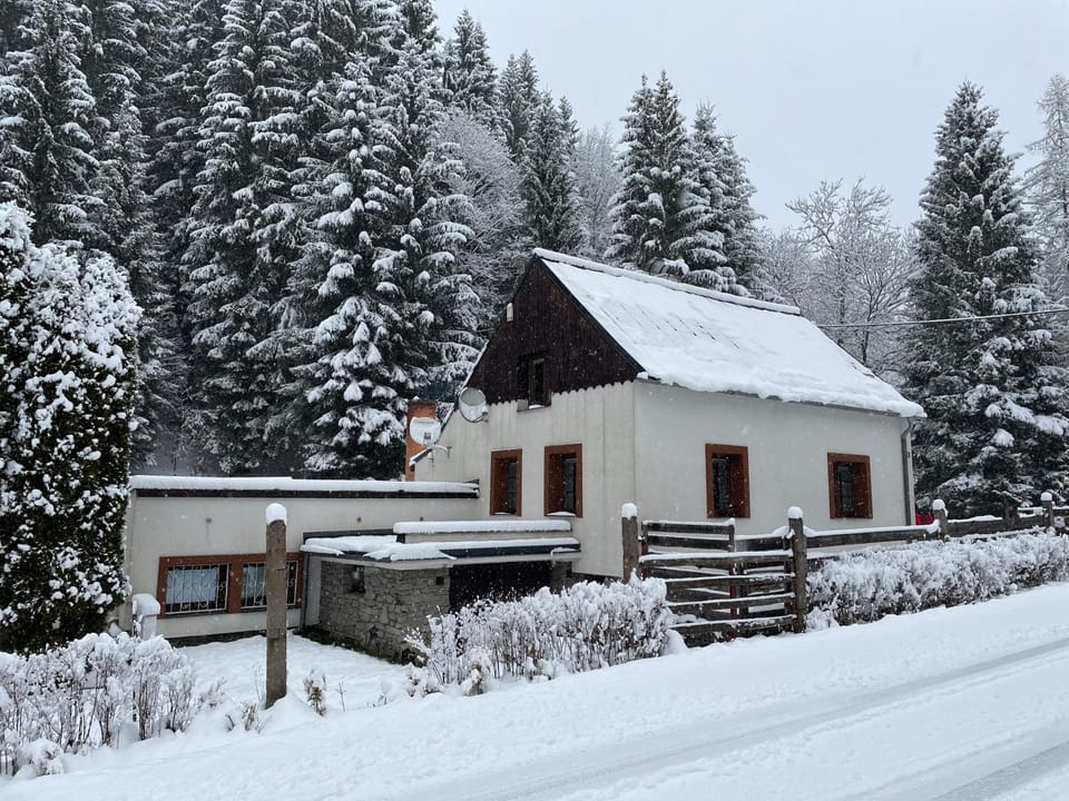 Paprsek - Chalupa V Medvědí rokli - Bärengraben Chalet in Lower Silesian Voivodeship