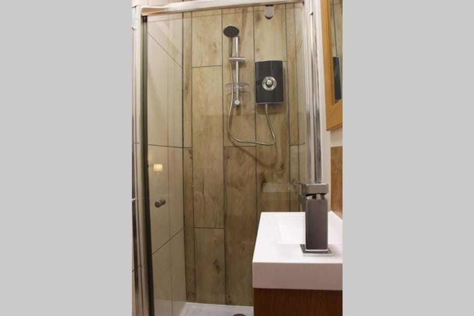 Peaceful & Central Self Contained 1 Bedroom House Apartment in Glastonbury