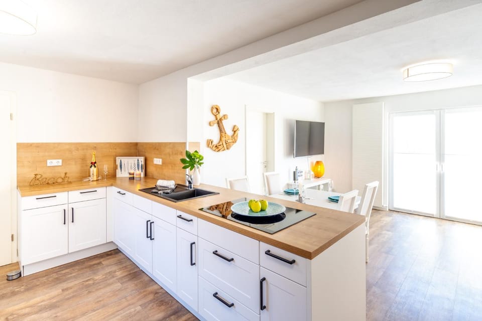 Kitchen or kitchenette, Food and drinks, Dining area, Food, stove