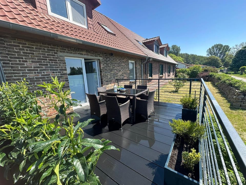 Property building, Spring, Day, View (from property/room), Balcony/Terrace, Dining area