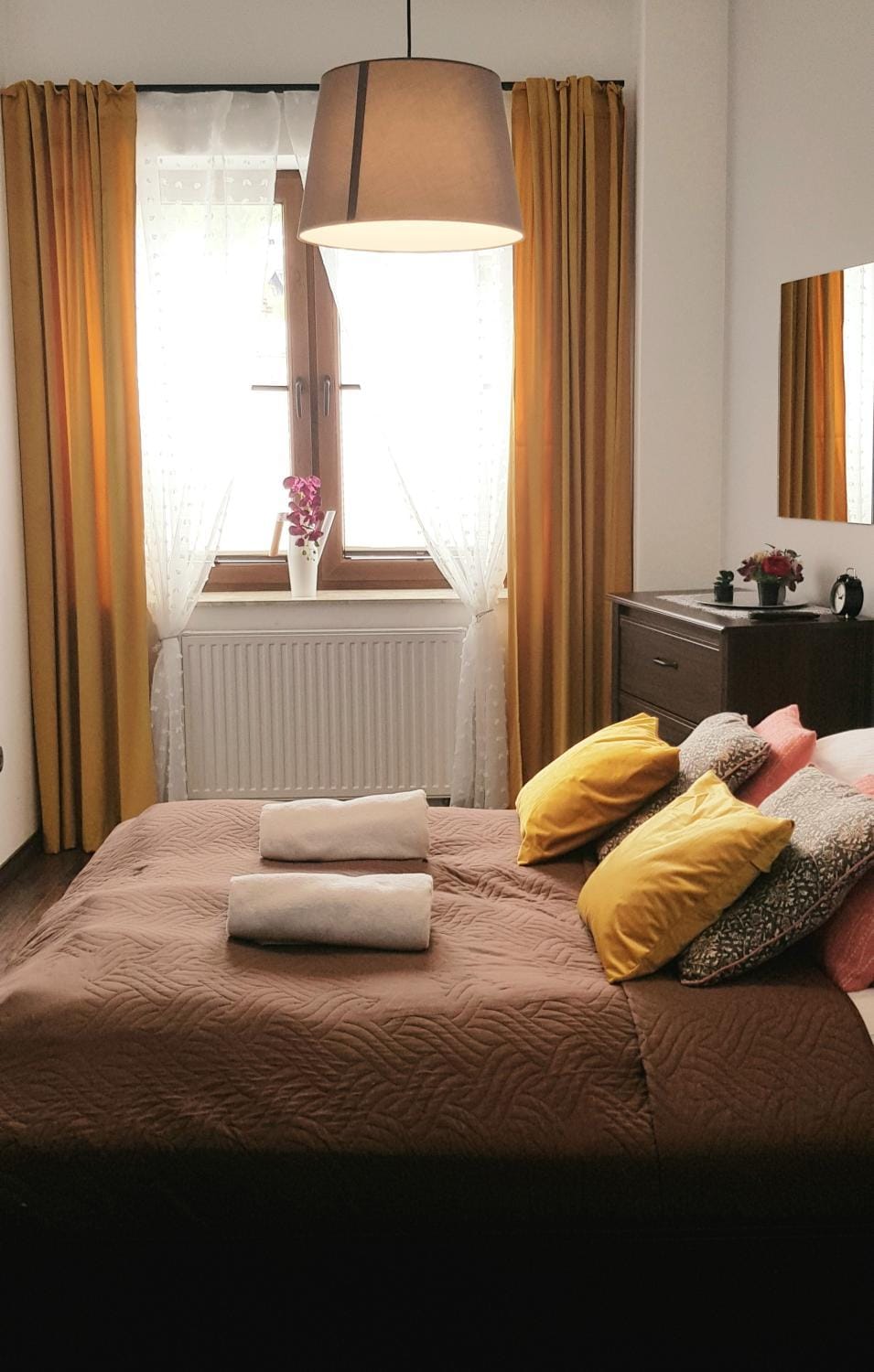 Bed, Bedroom, towels