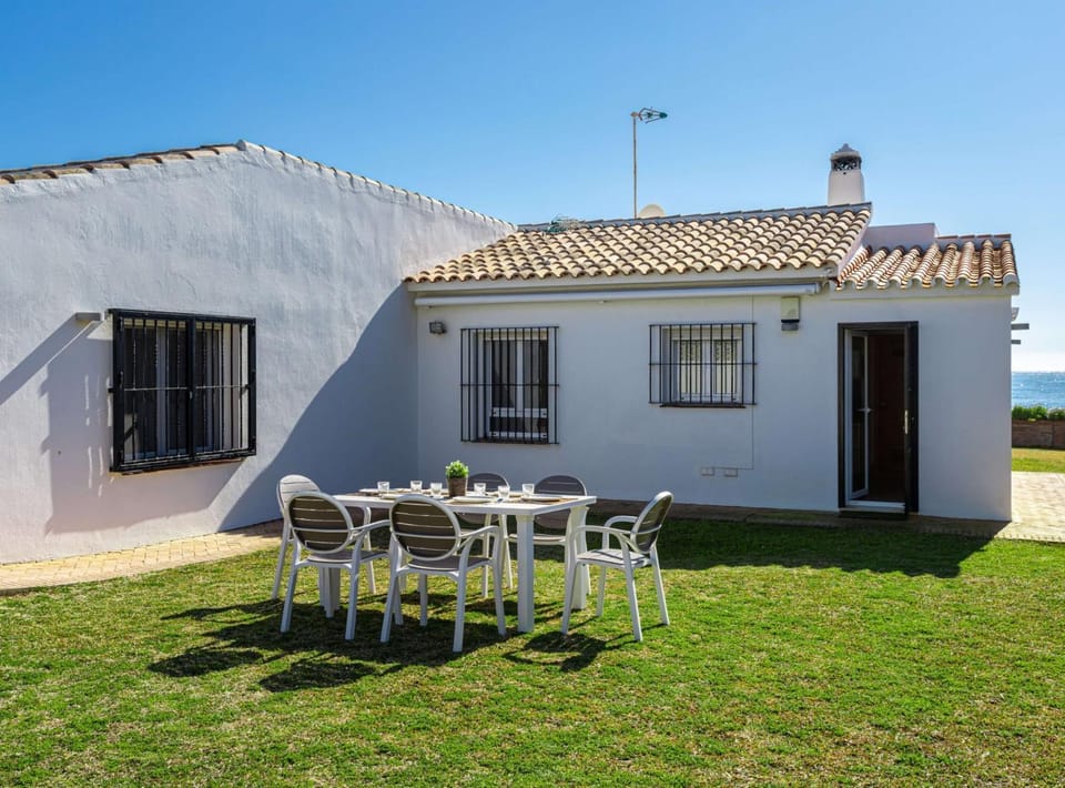 Charming Villa on the seafront Villa in Marbella