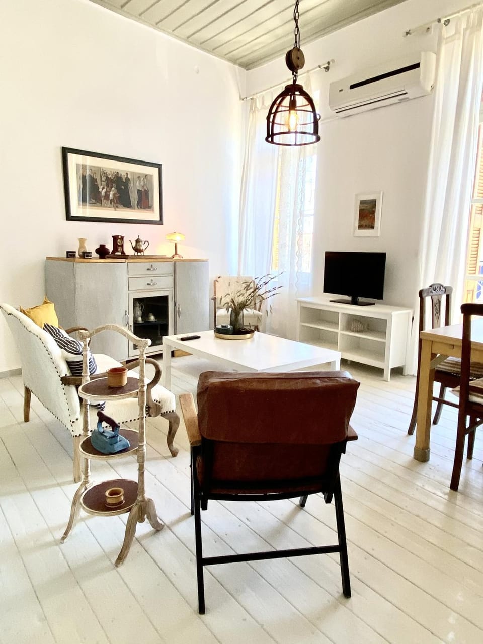 Communal lounge/ TV room, Living room, Seating area