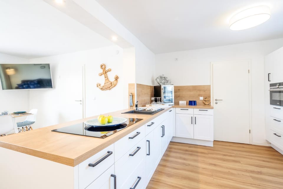 Kitchen or kitchenette, pet friendly, stove