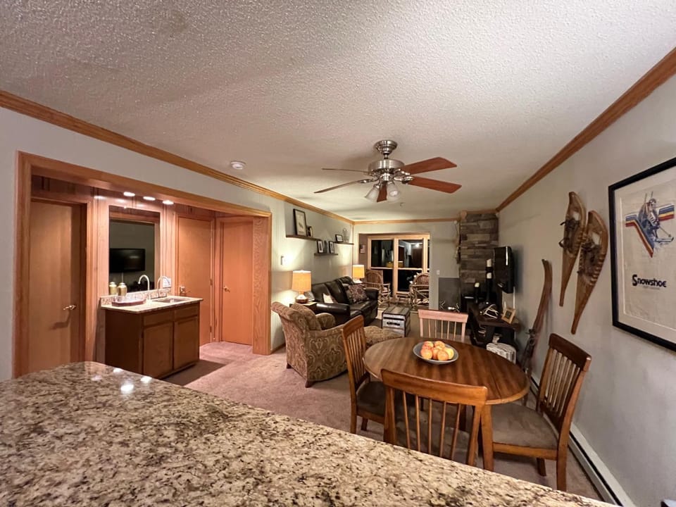 Living room, Dining area