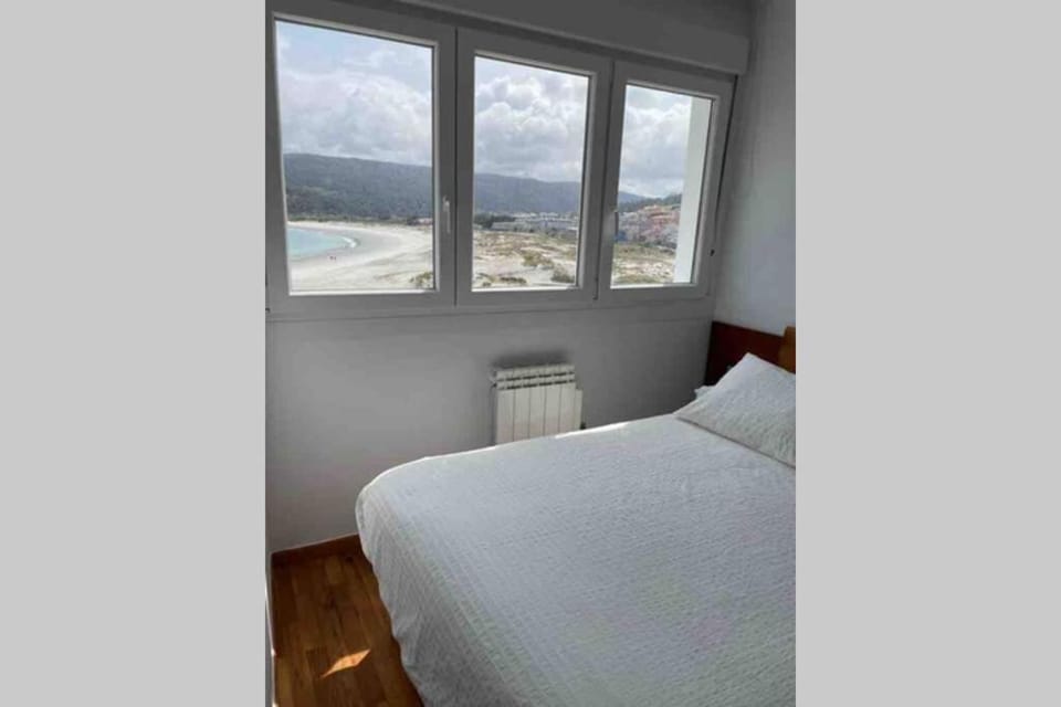 Apartamento en primera linea de playa, Laxe Apartment in Bergantiños