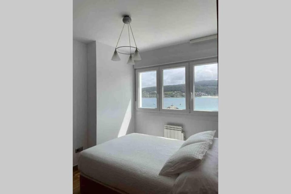Apartamento en primera linea de playa, Laxe Apartment in Bergantiños