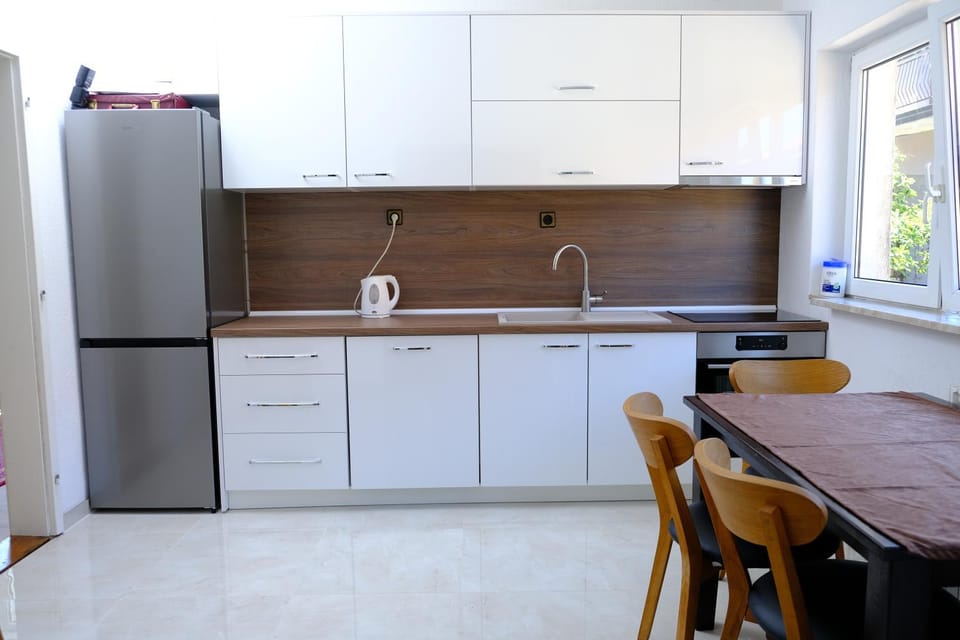 Kitchen or kitchenette, Communal kitchen