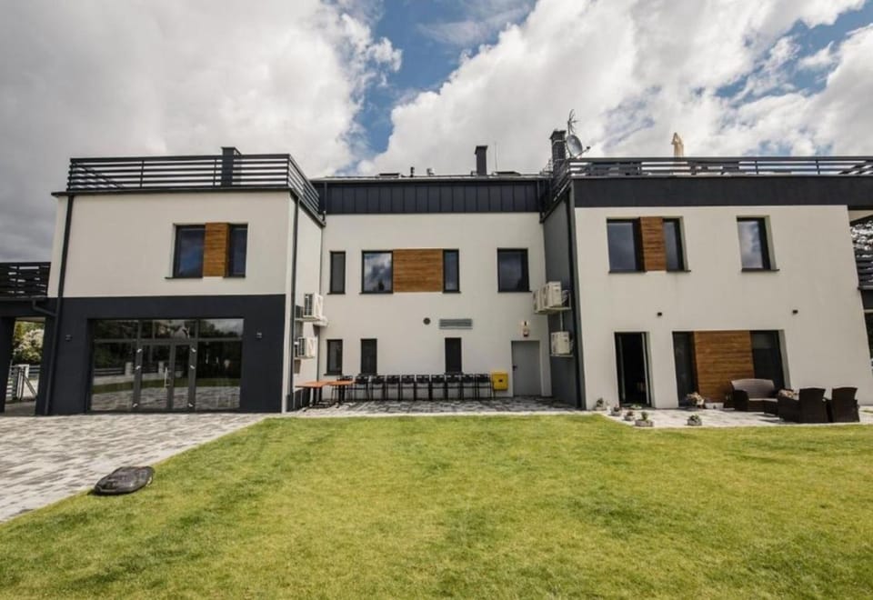 Property building, Spring, Day, Garden, Garden view