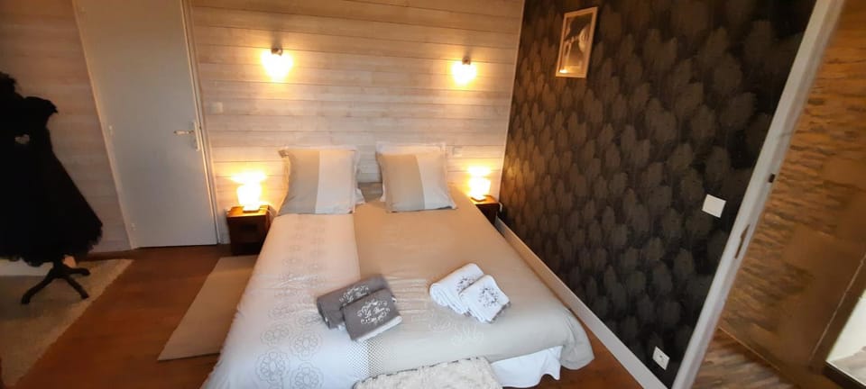 Gite galets et bois flottés proche mer gold beach meublé de tourisme 4 étoiles House in Normandy