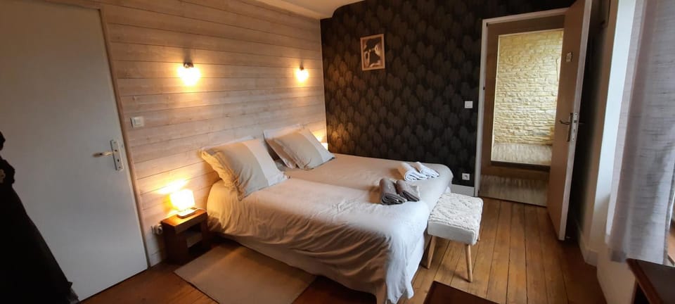 Gite galets et bois flottés proche mer gold beach meublé de tourisme 4 étoiles House in Normandy