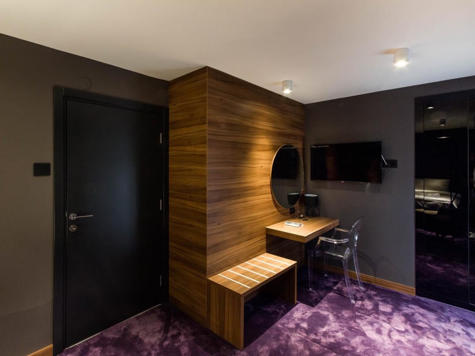 TV and multimedia, Seating area