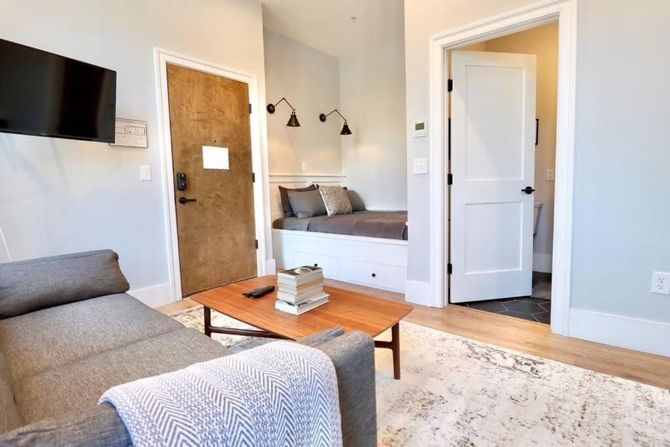 The Duke Suite at Prince Street Inn Apartment in Alexandria