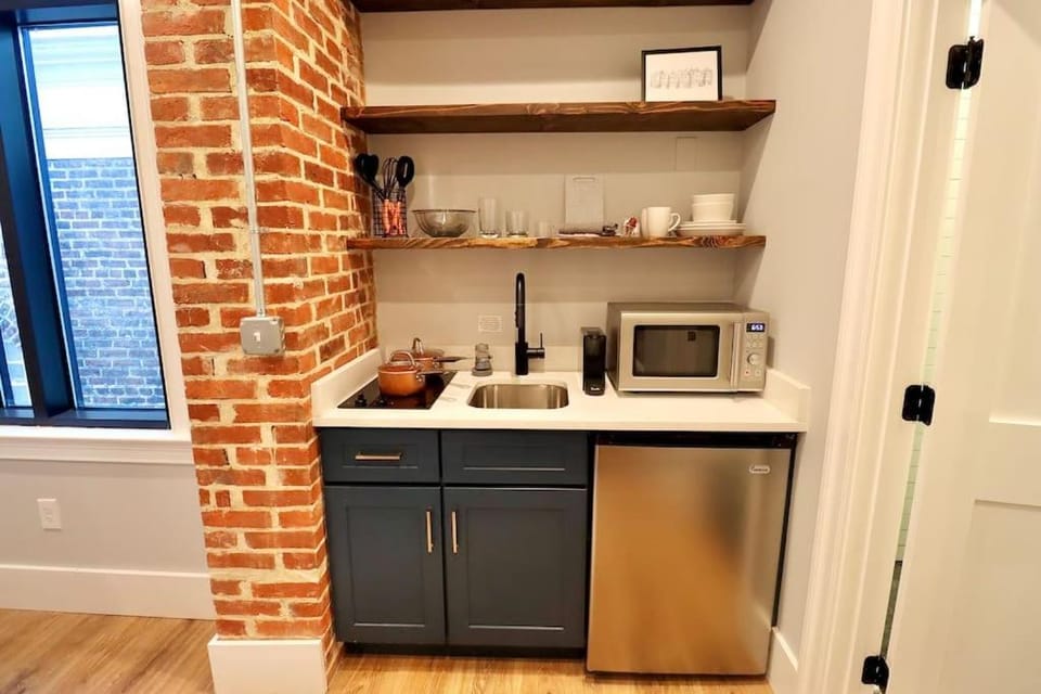 The Prince Suite at Prince Street Inn Apartment in Alexandria