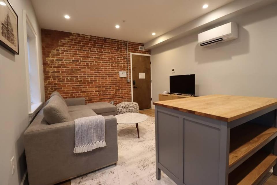 The Old Town Suite at Prince Street Inn Apartment in Alexandria