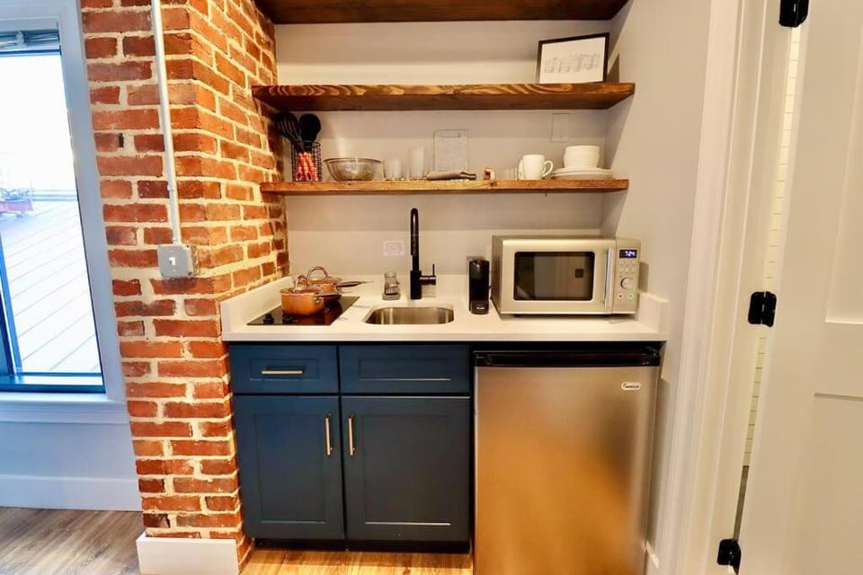 The Jefferson Suite at Prince Street Inn Apartment in Alexandria