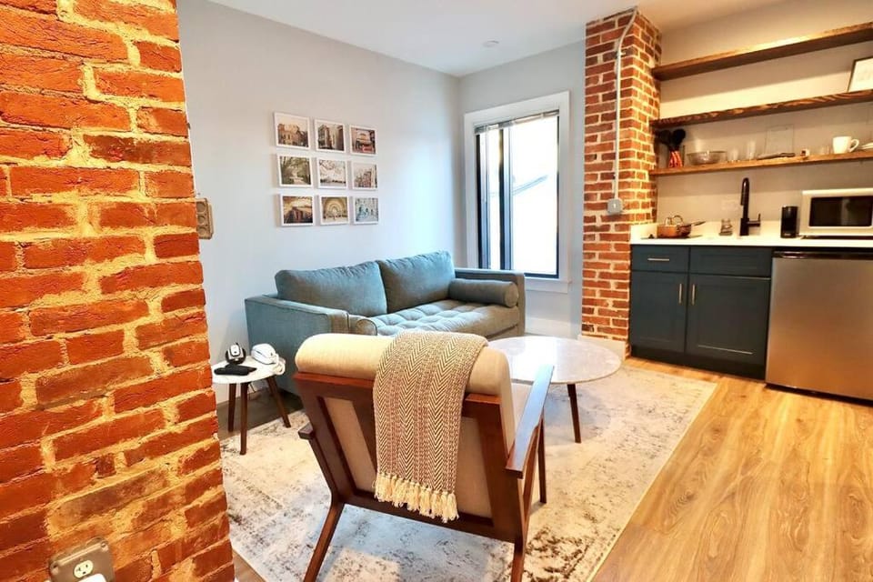 The Jefferson Suite at Prince Street Inn Apartment in Alexandria