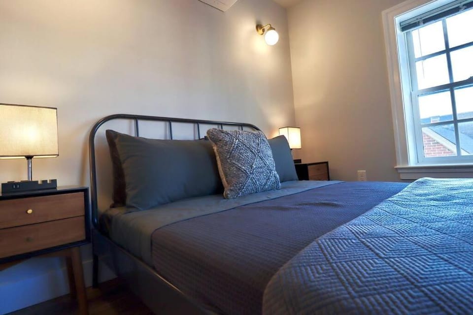 The Fairfax Suite at Prince Street Inn Apartment in Alexandria