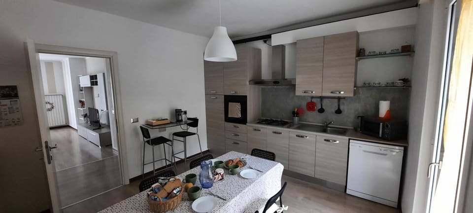 Coffee/tea facilities, Kitchen or kitchenette, minibar, oven, pet friendly, stove