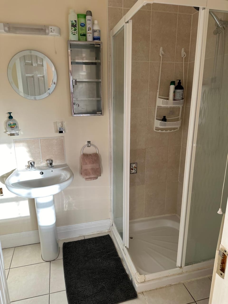 Shower, Toilet, Bathroom, towels