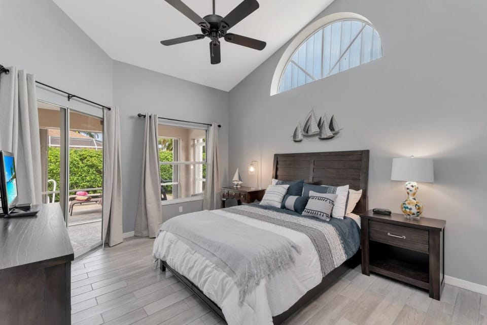 Flamingo House House in Marco Island