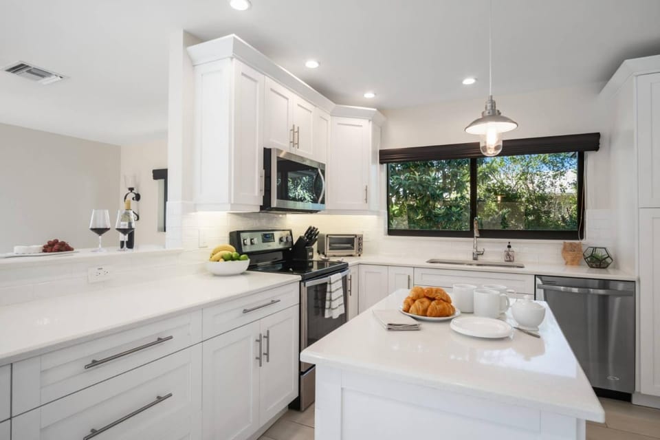 1263 Mulberry Ct House in Marco Island