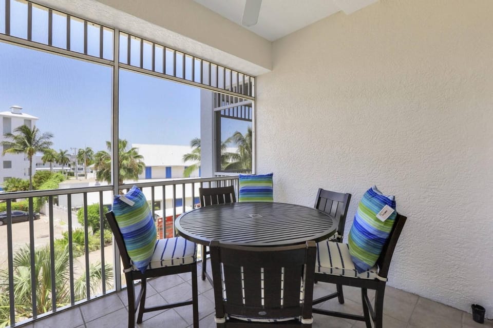 Olde Marco Inn #302 House in Marco Island