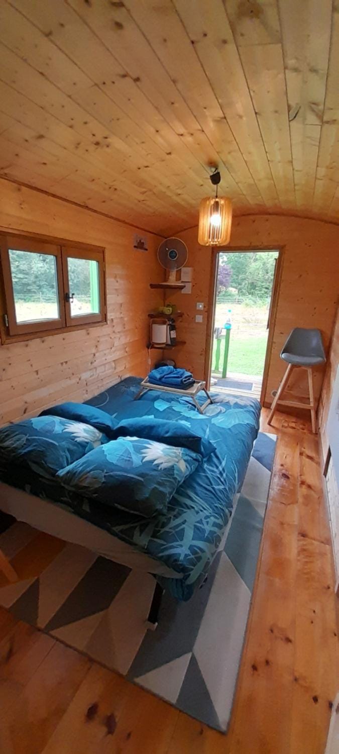 Roulotte verte Luxury tent in Bourgogne-Franche-Comté