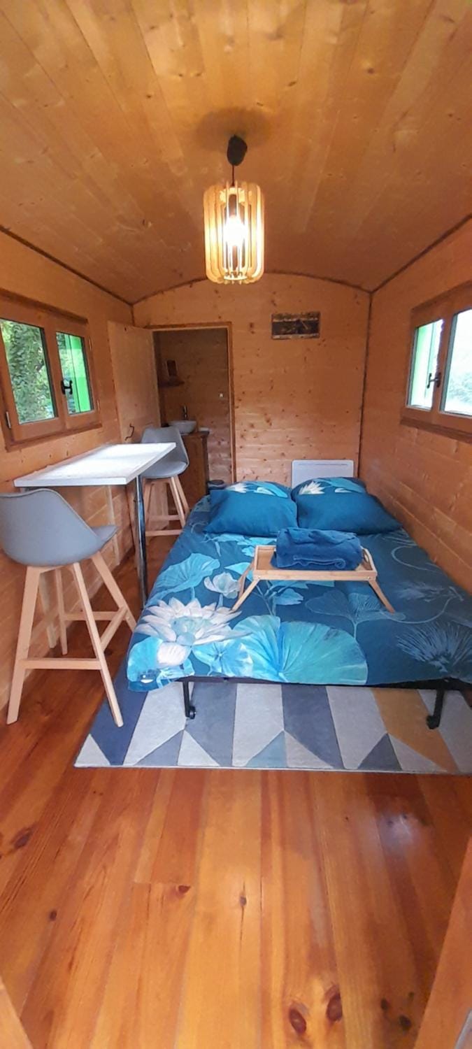 Roulotte verte Luxury tent in Bourgogne-Franche-Comté