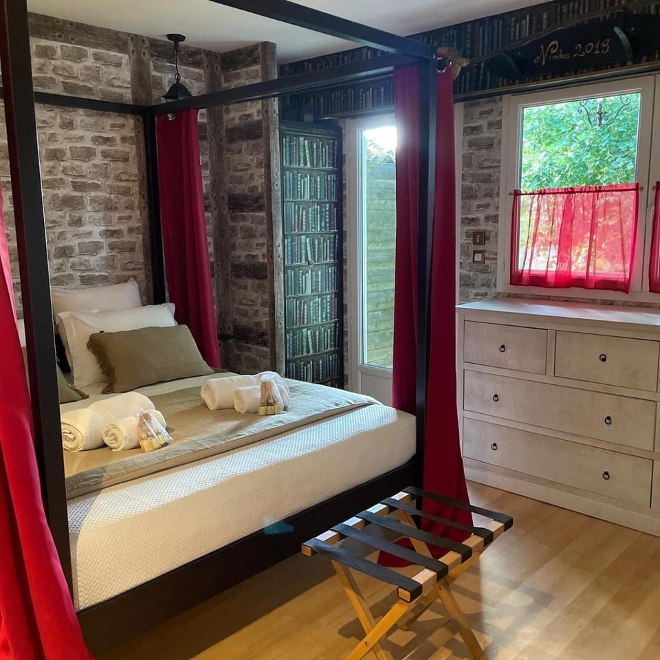 Le Maine N 5 - FLÉAC ANGOULEME - Suite Harry Potter Bed and Breakfast in Nouvelle-Aquitaine