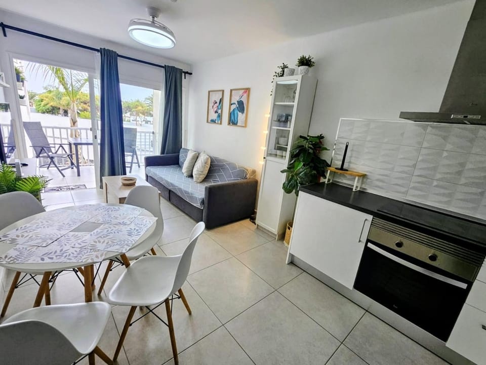 Balcony/Terrace, Kitchen or kitchenette, Living room, Dining area, oven, stove, stove, kitchen, kitchen