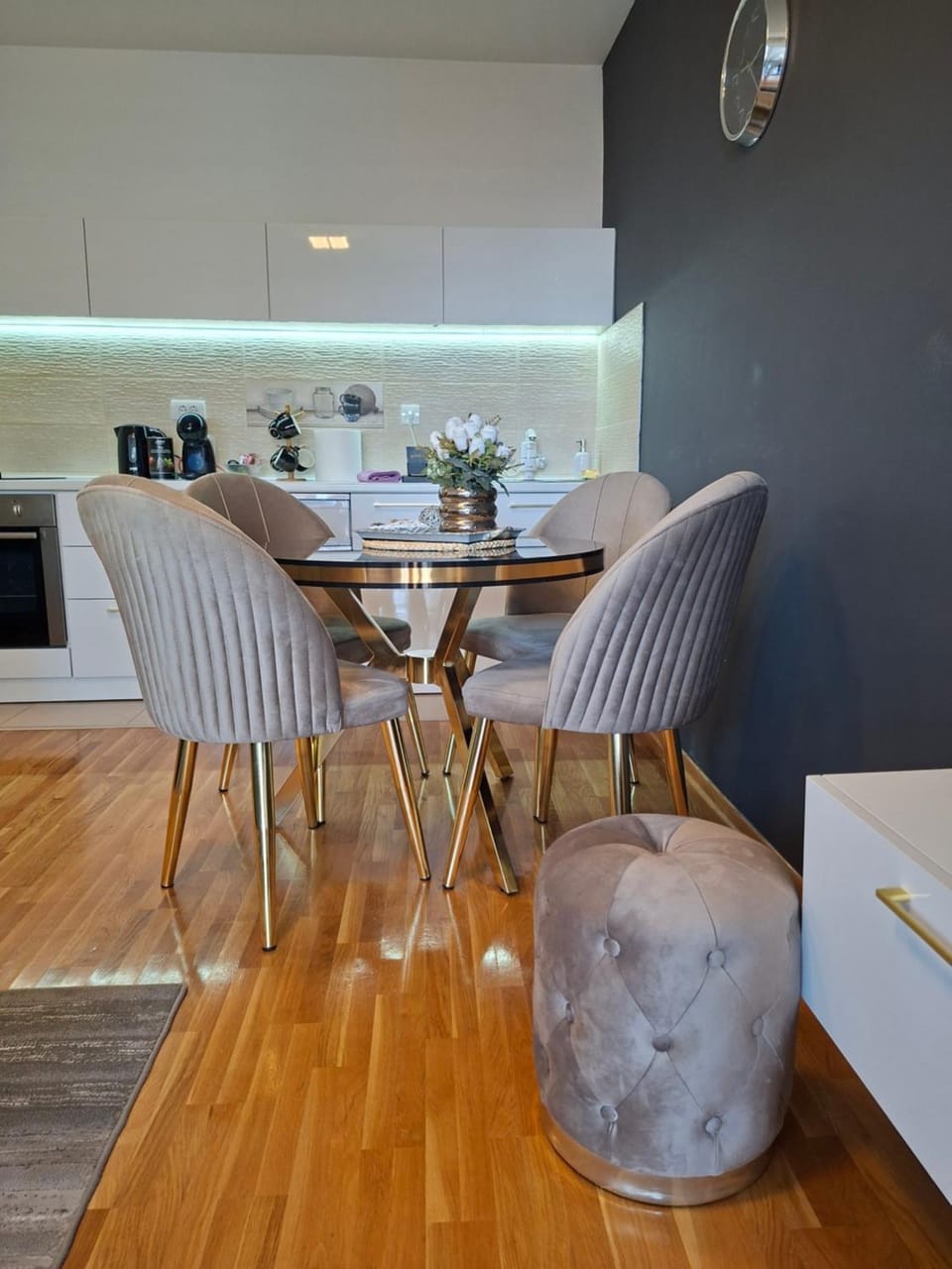 Dining area, kitchen