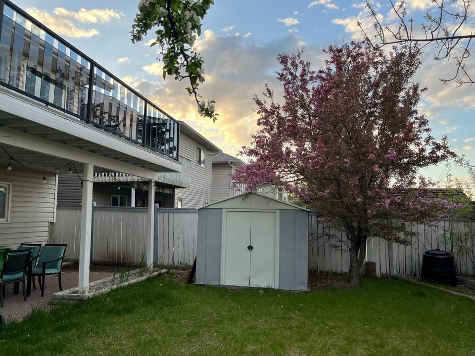 Citadel hill cr community! Vacation rental in Calgary