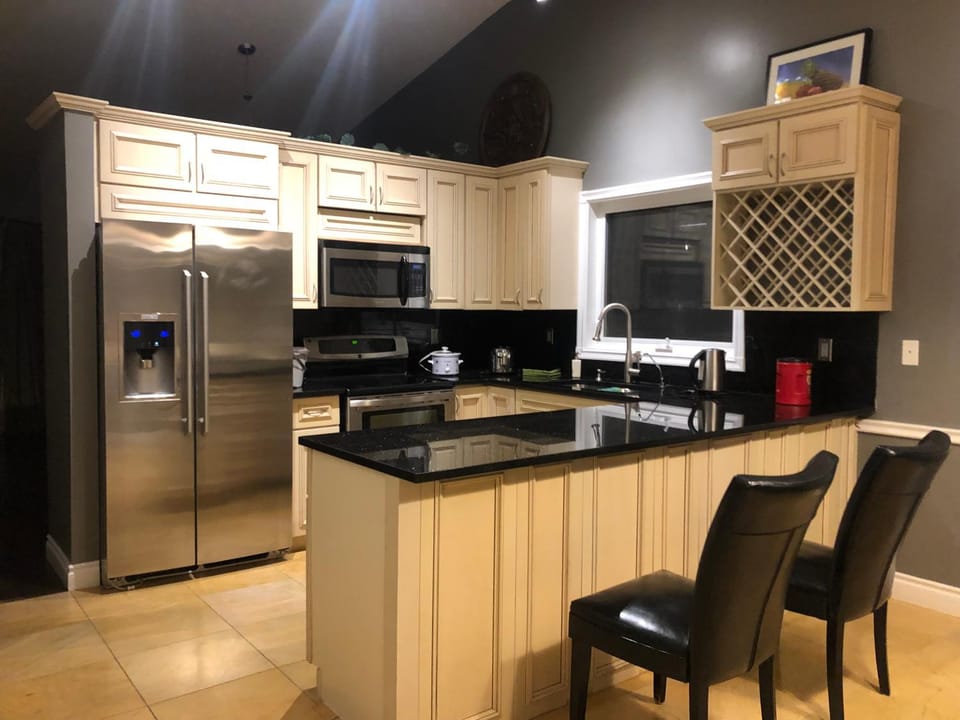 Citadel hill cr community! Vacation rental in Calgary