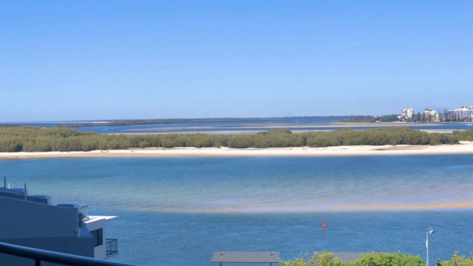 Amazing Views, Walk Everywhere! Apartment in Golden Beach