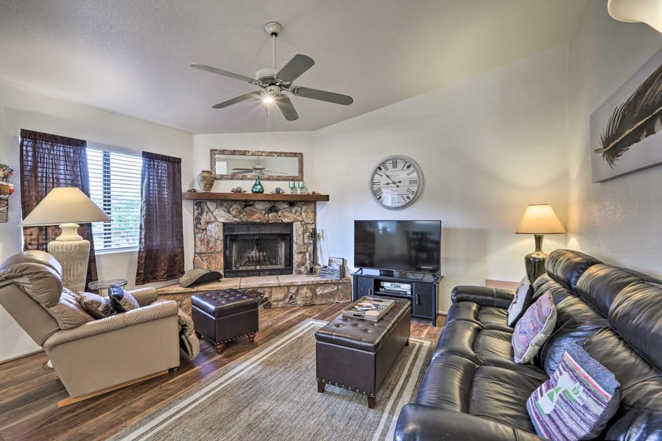 16 Mi to Red Rock State Park: Sedona Condo! House in Village of Oak Creek