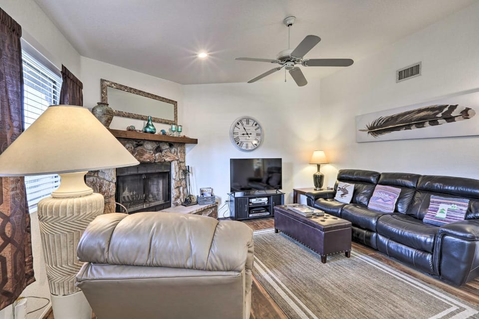 16 Mi to Red Rock State Park: Sedona Condo! House in Village of Oak Creek
