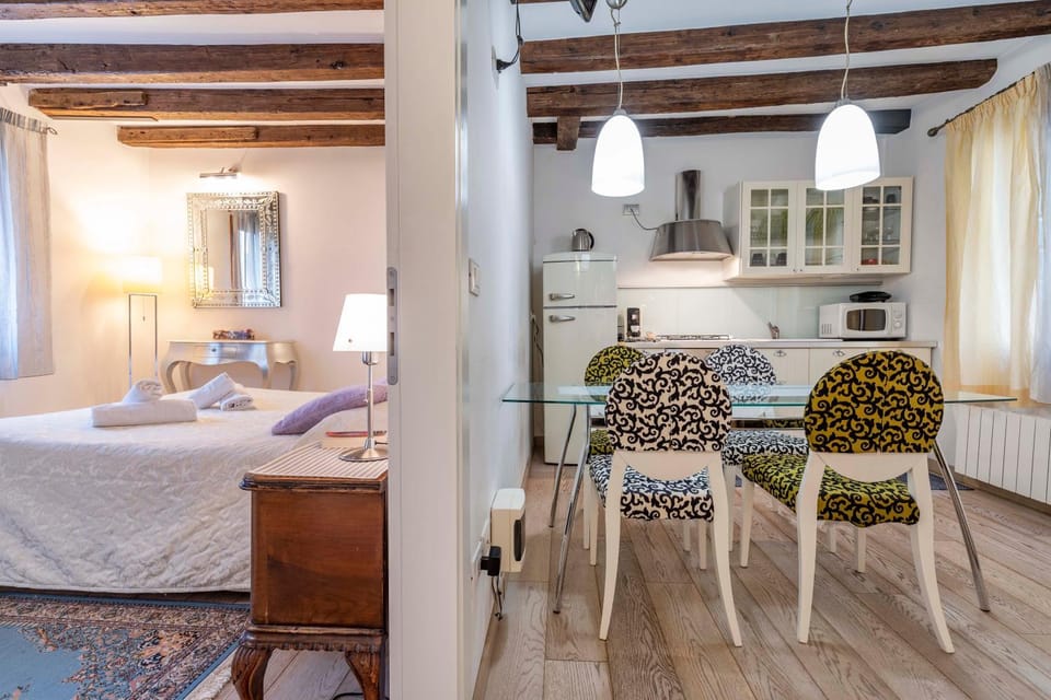 Bedroom, kitchen