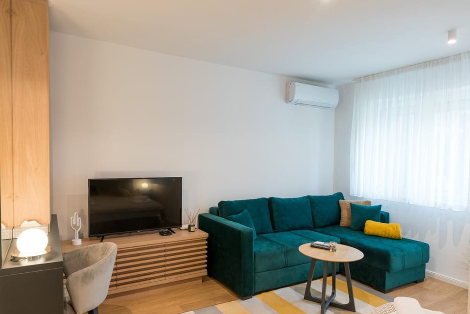 Living room, Seating area, air conditioner