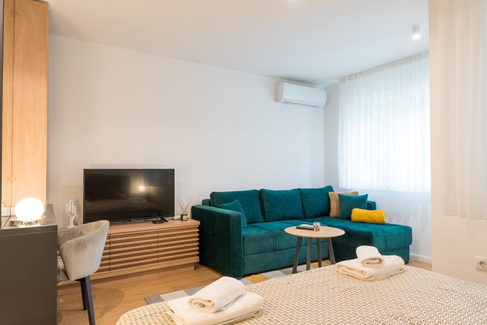 TV and multimedia, Living room, air conditioner