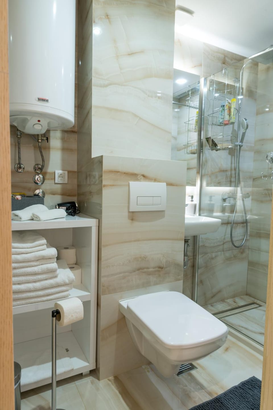 Shower, Toilet, Bathroom, towels