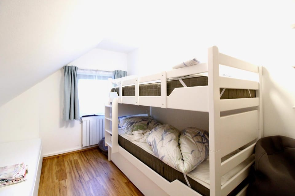 Bed, Bedroom, bunk bed