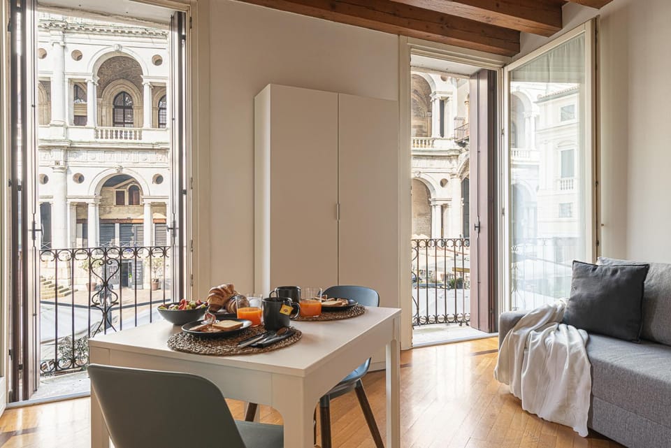 Living room, Dining area, Food