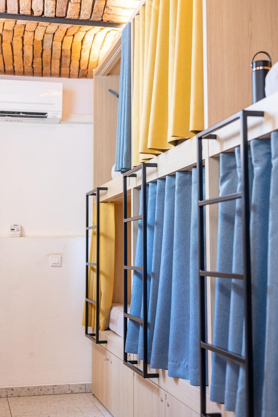Bedroom, air conditioner